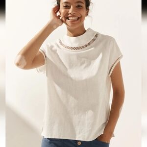 NWT Lintico Linen blend cutout funnel neck top in medium
